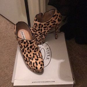 Steve Madden Vipper Leopard Ankle boots